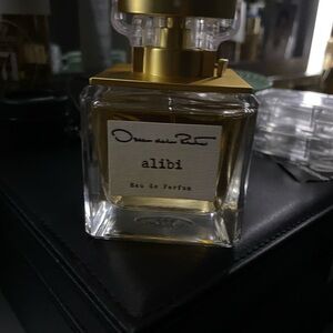 Oscar de la Renta Alibi Eau de Parfum with Gold Accents